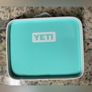 YETI DayTrip lunchbox